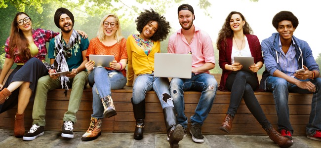 Millennials: chi sono e che problemi hanno? Le parole di Simon Sinek 
