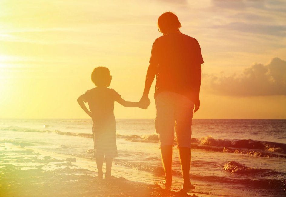 “Il vecchio e il bambino”, la canzone di Guccini dedicata alla vecchiaia