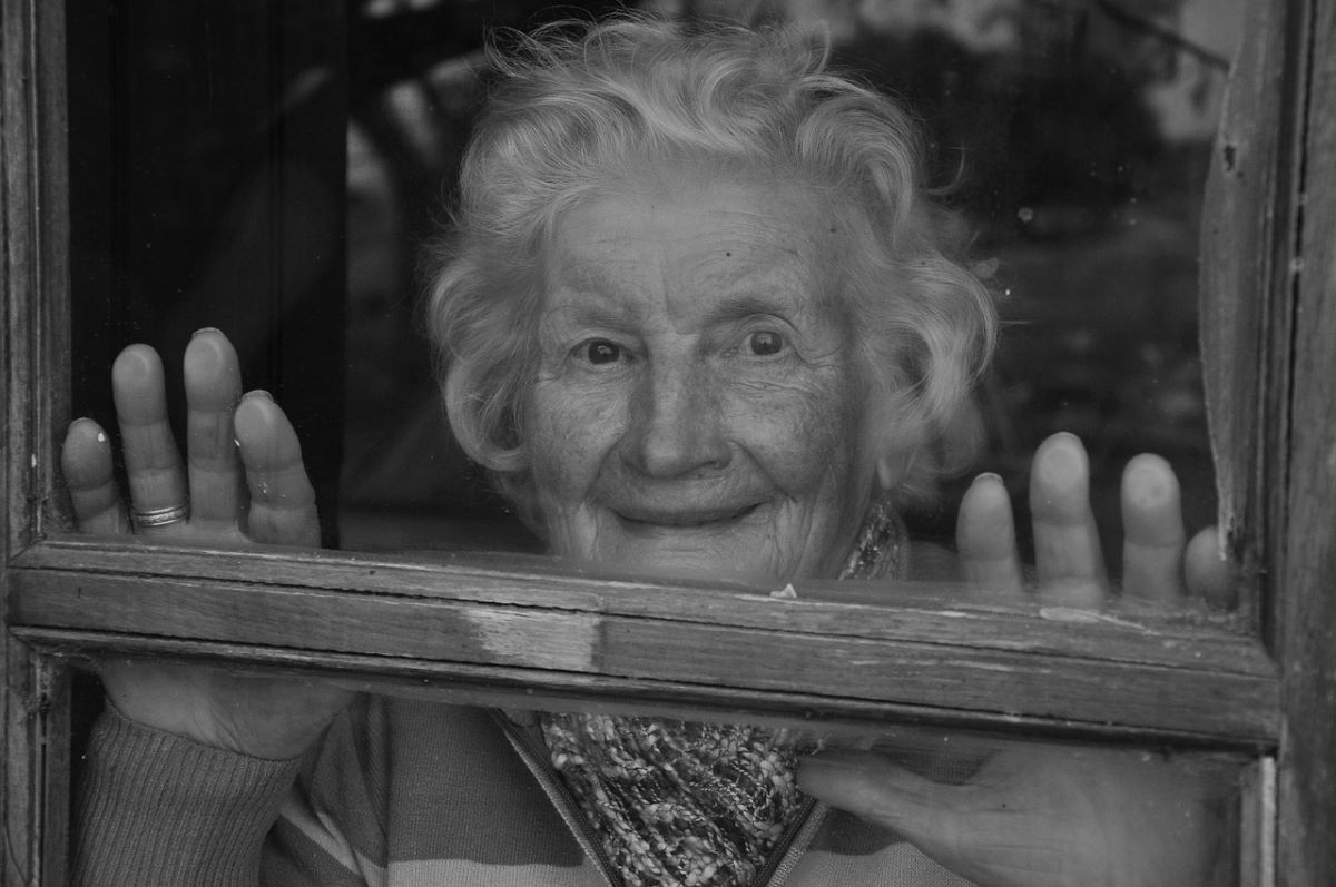 “La nonna” di Giovanni Pascoli: una poesia su vecchiaia e infanzia a confronto