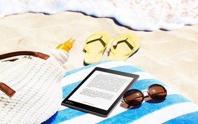 Leggere in spiaggia: 5 gadget di cui hai davvero bisogno