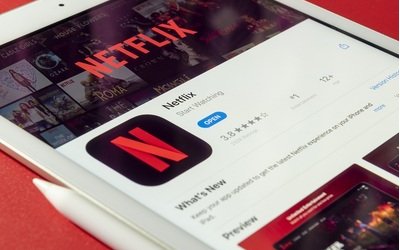 Catalogo Netflix febbraio 2021: ecco serie tv e film tratti da libri