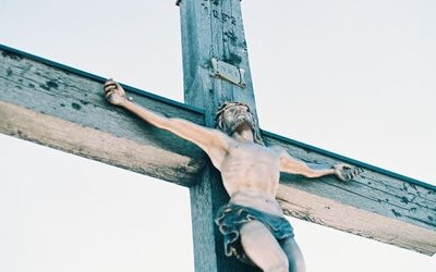 I.N.R.I.: cosa significa la scritta sulla Croce?