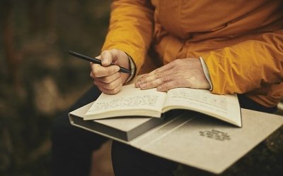 Innanzitutto o innanzi tutto: come si scrive?