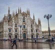 La città dove si legge di più? È Milano, lo dicono i dati dell'AIE