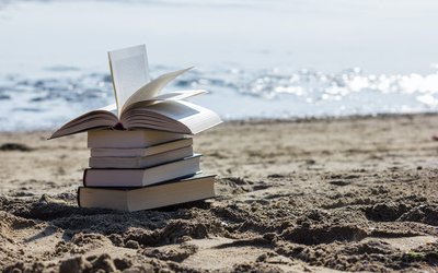 Estate 2023: 5 libri da leggere in riva al mare 