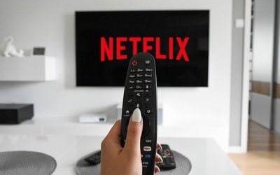 Netflix: catalogo maggio 2021, ecco serie tv e film tratti dai libri