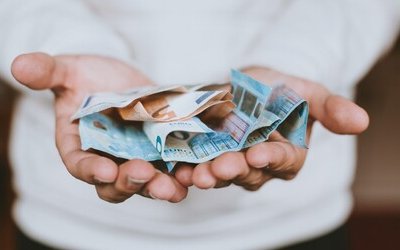 Prezzi calmierati: cosa vuol dire e perché si usa