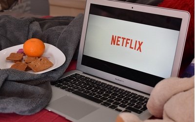 Netflix, catalogo luglio 2021: serie tv e film tratte da libri