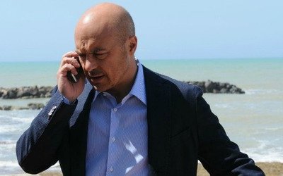 Il commissario Montalbano questa sera in tv "La pista di sabbia"