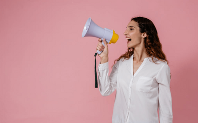 Poetry slam: cos'è e come funziona una gara di poesia
