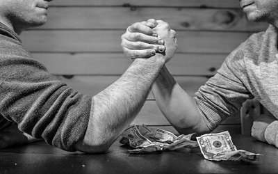 “Chi la dura la vince”: significato e origine letteraria del proverbio