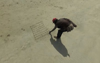 Una poesia spunta su una spiaggia su Google Maps: che significa il testo e chi è il suo misterioso autore?